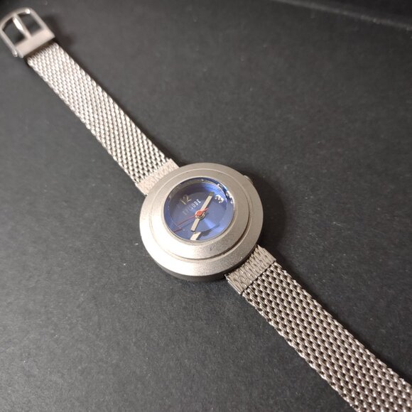 Blue And Silver Tone Episode Watch With Metal Band - Picture 11 of 12